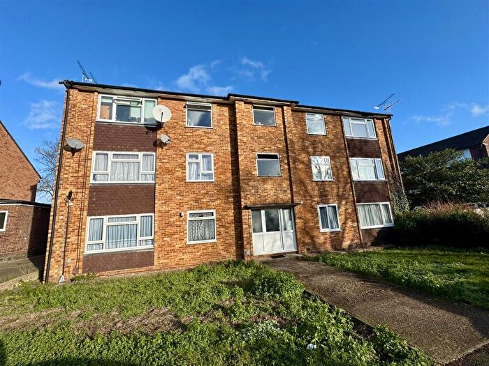 2 Bedroom Flat To Rent In Prospect Road, Cheshunt, EN8