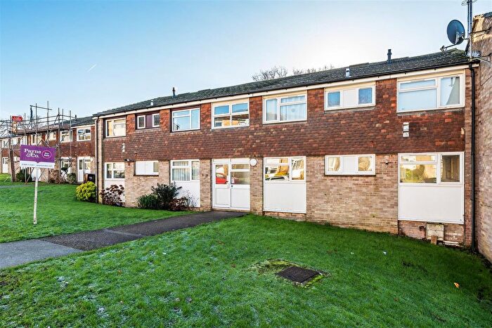 2 Bedroom Flat For Sale In Barnetts Shaw, Oxted, RH8