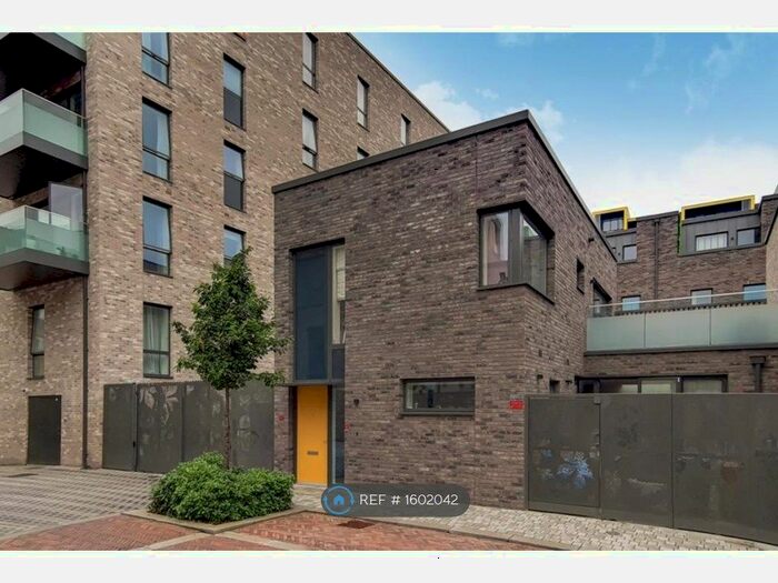 3 Bedroom End Of Terrace House To Rent In Fergus Street, London, SE10