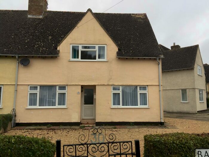 4 Bedroom Semi-Detached House To Rent In Student Property - Bathurst Road, Cirencester, GL7