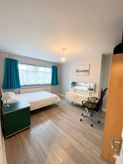 2 Bedroom Flat To Rent In Bower Close, Northolt, UB5