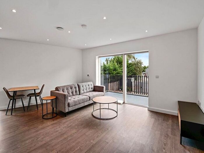 1 Bedroom Apartment To Rent In Purley Way, Croydon, London, CR0
