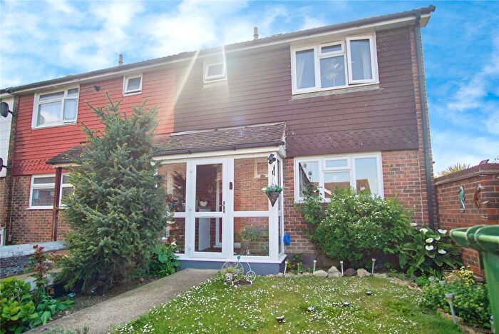 3 Bedroom End Of Terrace House For Sale In Lincoln Close, Erith, DA8