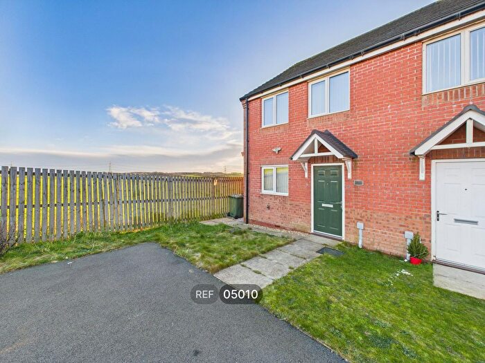 3 Bedroom Property To Rent In Woodland Walk, Upton, Pontefract, WF9