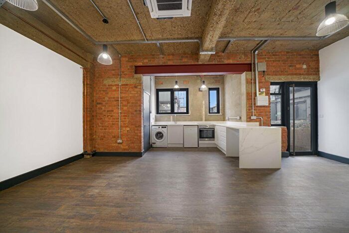 Apartment To Rent In White Post Lane, Hackney, E9