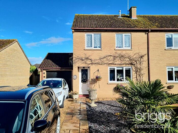 2 Bedroom Semi-Detached House For Sale In Dixons Road, Market Deeping, PE6