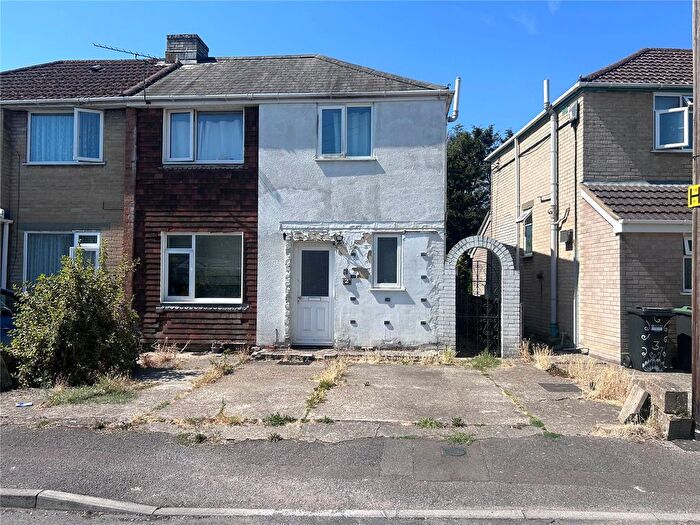 5 Bedroom Semi-Detached House For Sale In Causeway Crescent, Totton, Southampton, Hampshire, SO40