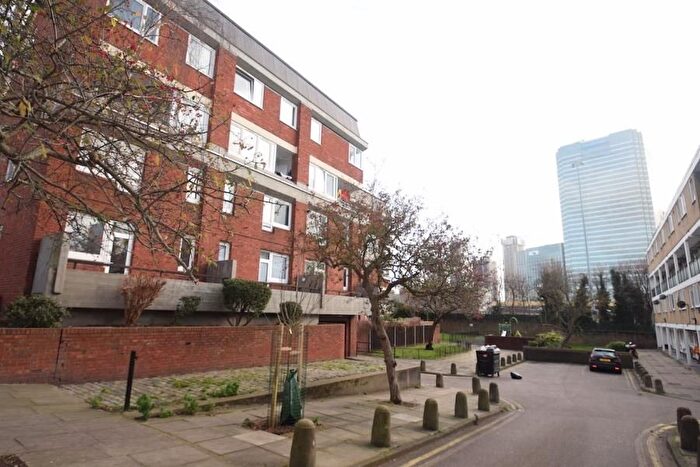 3 Bedroom Maisonette To Rent In Poplar High Street, London, E14