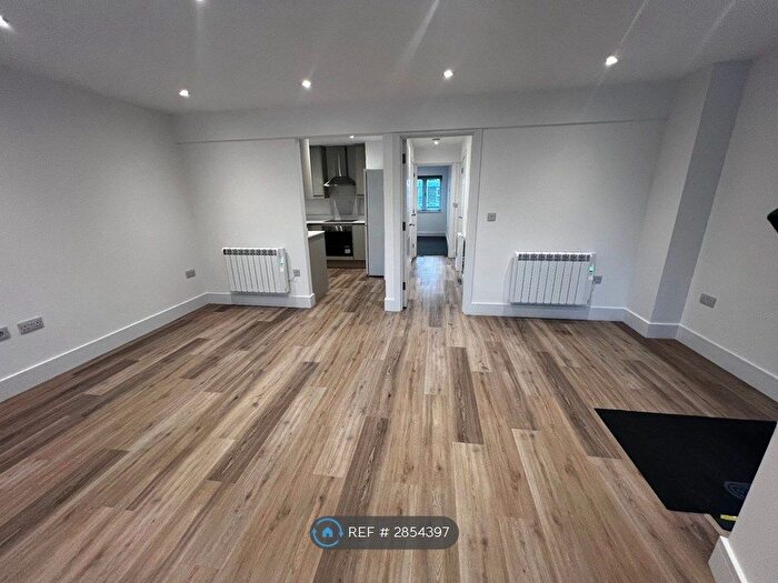 2 Bedroom Flat To Rent In High Street, Woking, GU21