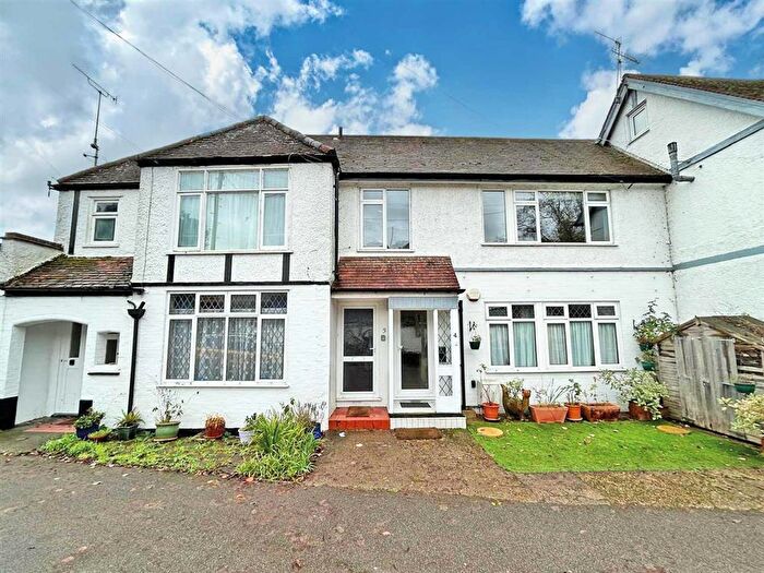 2 Bedroom Flat For Sale In Reigate Road, Betchworth, RH3