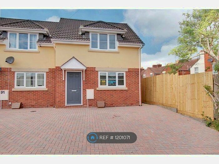 2 Bedroom End Of Terrace House To Rent In Rutland Crescent, Trowbridge, BA14