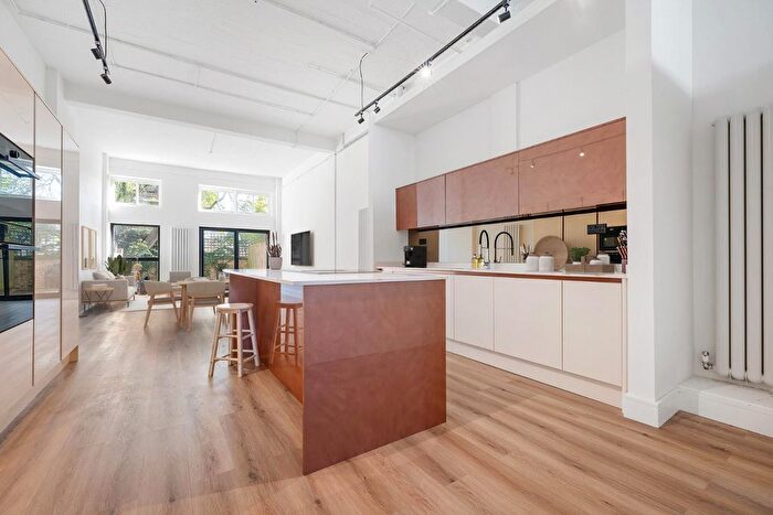 4 Bedroom End Of Terrace House For Sale In Trinity Gardens, SW9