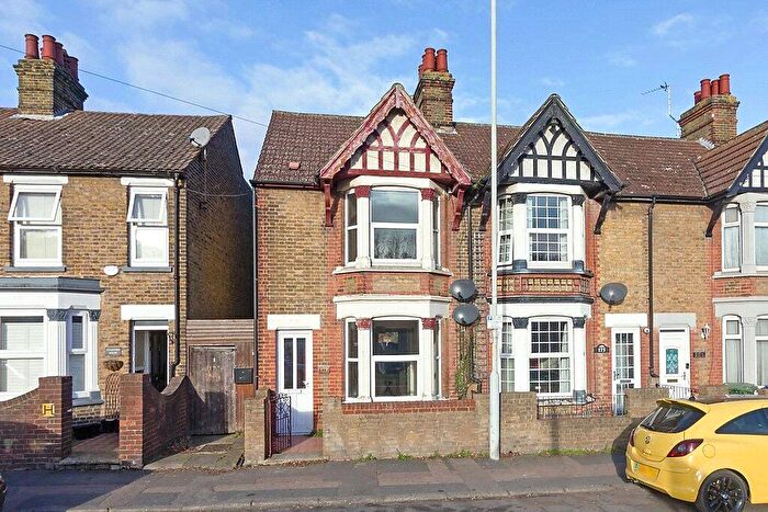 1 Bedroom Apartment For Sale In Chalkwell Road, Sittingbourne, Kent, ME10