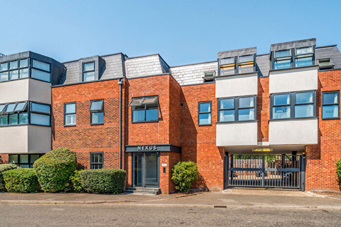 1 Bedroom Flat For Sale In Gogmore Lane, Chertsey, KT16