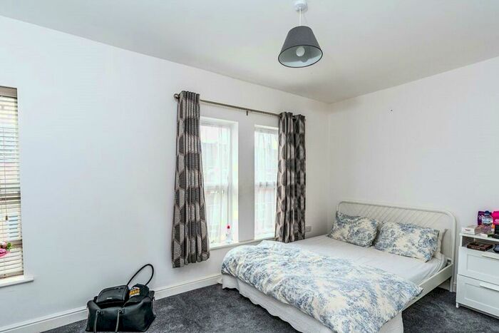 4 Bedroom House To Rent In Milton Road, Southampton, Hampshire, SO15