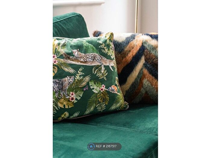 1 Bedroom Flat To Rent In Station Lane, Hornchurch, RM12