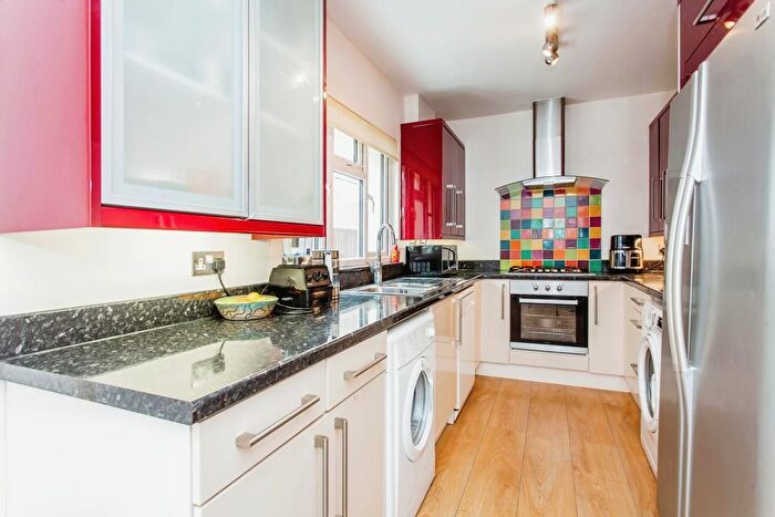 2 Bedroom Semi-Detached Bungalow For Sale In Rayleigh Avenue, Leigh-On-Sea, SS9