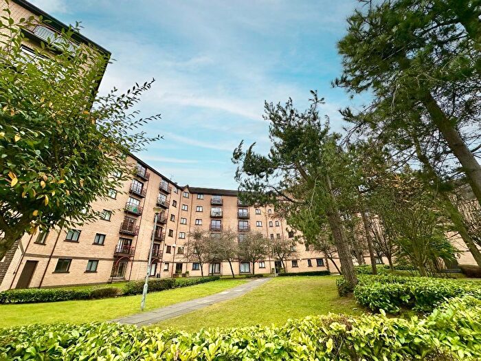 3 Bedroom Apartment To Rent In Riverview Place, City Centre, Glasgow, G5