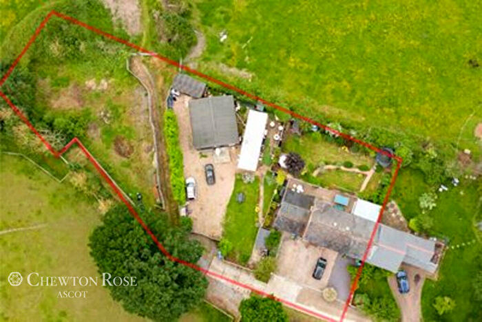 5 Bedroom Character Property For Sale In Bracknell Road, Bracknell, RG42