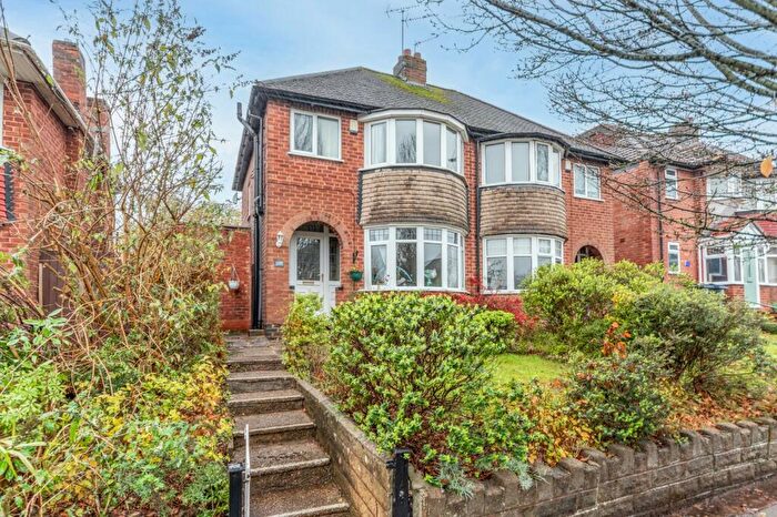 3 Bedroom Semi Detached House For Sale In Kingshurst Road, Birmingham, West Midlands, B31