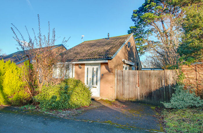 2 Bedroom Detached Bungalow For Sale In Chartwell Green! Impressive Rear Garden! Garage And Driveway!, SO18