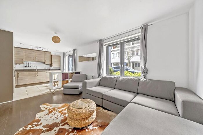 2 Bedroom Flat For Sale In Pooles Park, Hollyfield Pooles Park, N4