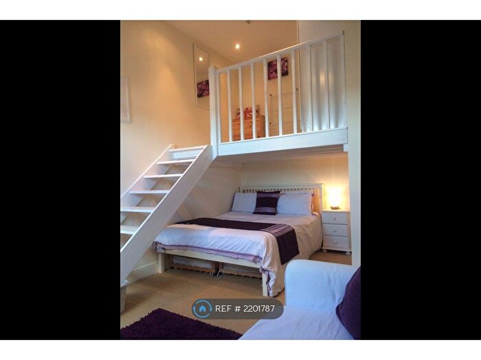 2 Bedroom Maisonette To Rent In Woodland Crescent, London, SE10