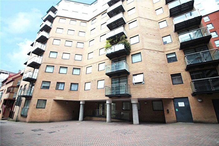 2 Bedroom Flat To Rent In Merchants Place, Reading, Berkshire, RG1