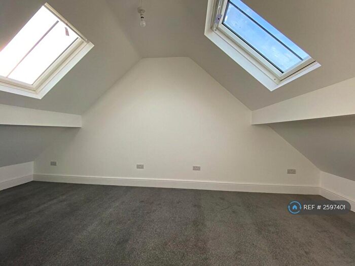 1 Bedroom Flat To Rent In Rhiw Bank Avenue, Colwyn Bay, LL29