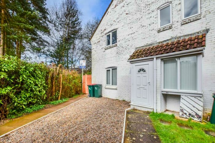 1 Bedroom End Of Terrace House To Rent In Oakapple Close, Crawley, RH11