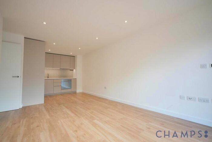 2 Bedroom Flat To Rent In Castleton House, Beaufort Park, NW9