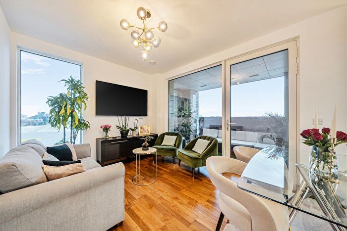 2 Bedroom Flat For Sale In Telcon Way, Greenwich, SE10