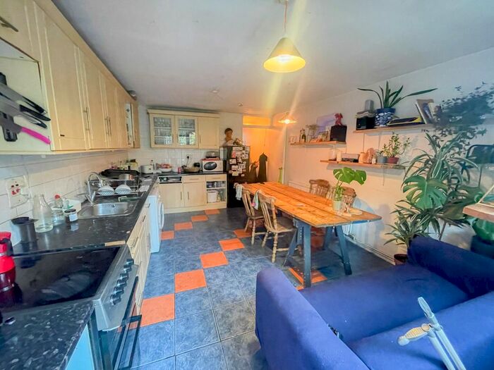 4 Bedroom Terraced House To Rent In Solway Close, Dalston, E8