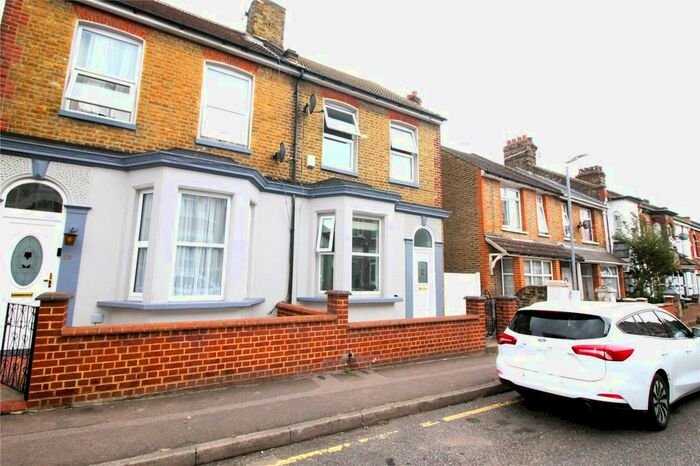 4 Bedroom Semi-Detached House To Rent In Norfolk Road, Gravesend, Kent, DA12