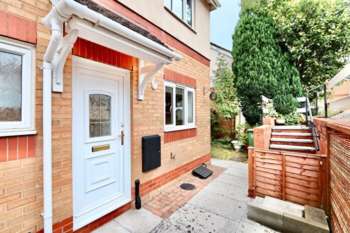 3 Bedroom Terraced House For Sale In St. Andrews Drive, Pontllanfraith, NP12