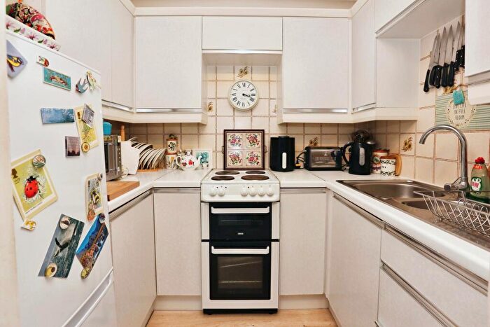 1 Bedroom Flat For Sale In River View Road, Southampton, Hampshire, SO18