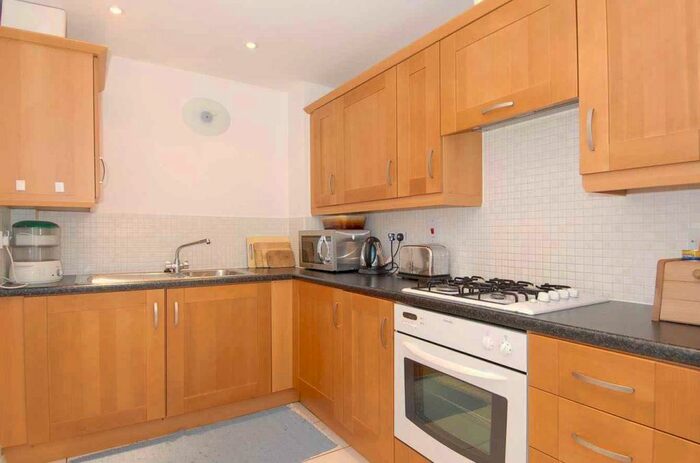 2 Bedroom Flat To Rent In Phoenix Court, New Malden - No Pets Allowed Due To Building Lease, KT3