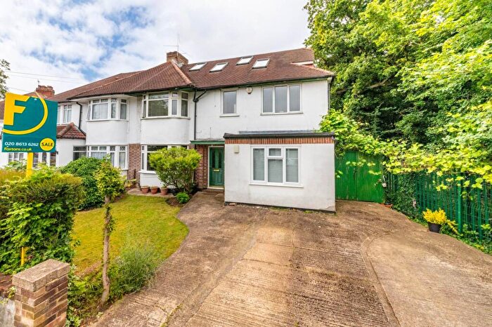 6 Bedroom Semi-Detached House For Sale In Parkland Avenue, Langley, Slough, SL3