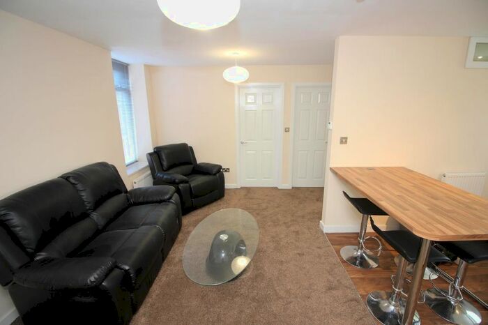 2 Bedroom Flat To Rent In Station Road, South Gosforth, Newcastle Upon Tyne, NE3