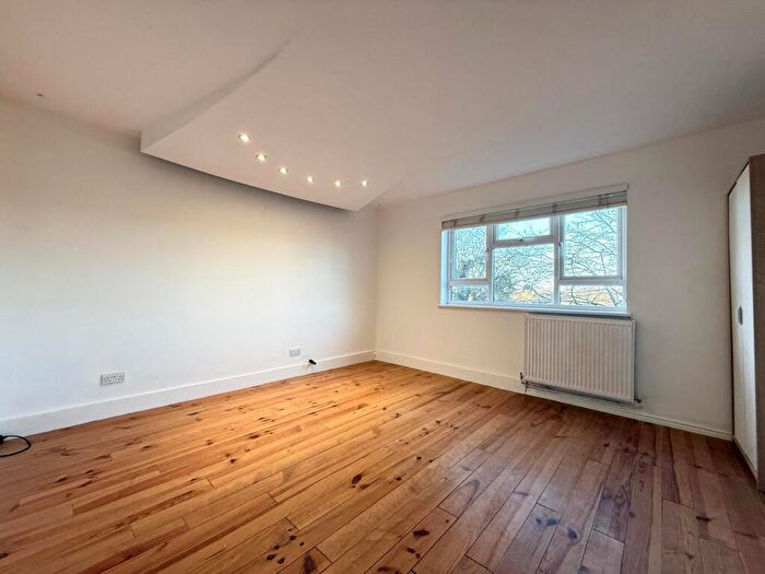 Flat To Rent In Middle Park, Eltham, SE9