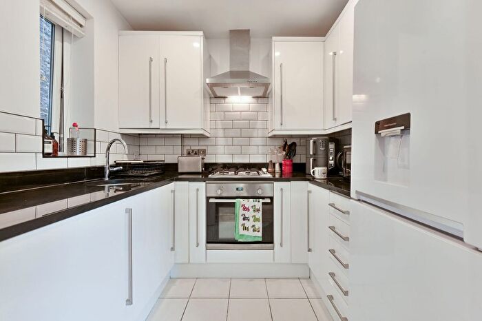 1 Bedroom Flat For Sale In Rockley Court, Brook Green, London, W14