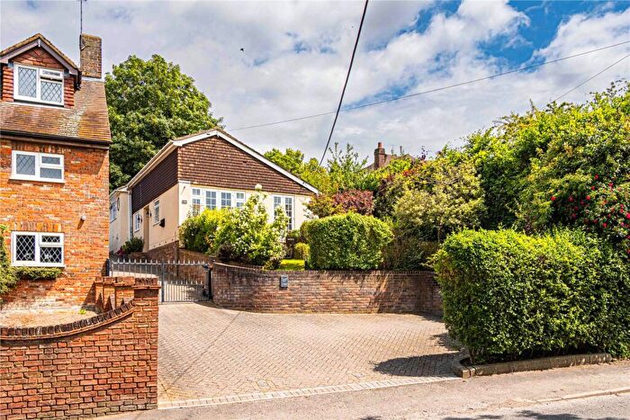 3 Bedroom Detached House For Sale In Castle Hill Road, Totternhoe, Bedfordshire, LU6