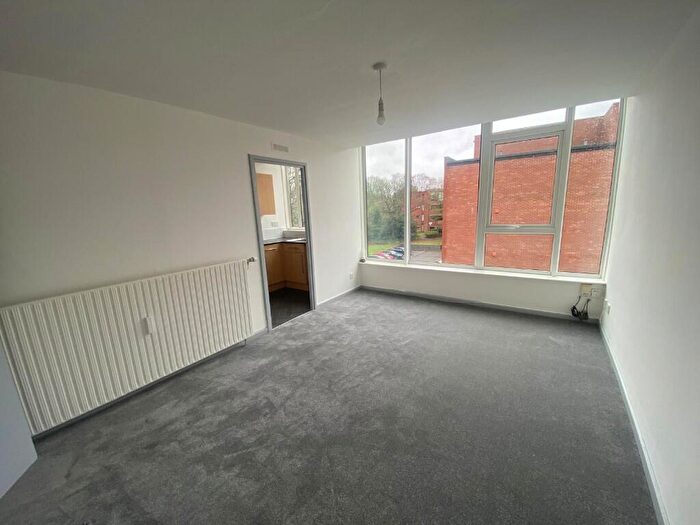 1 Bedroom Flat To Rent In Albrighton House, Browns Green, Birmingham, B20