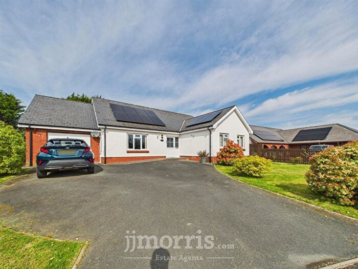 3 Bedroom Detached Bungalow For Sale In Waungiach, Llechryd, Cardigan, SA43