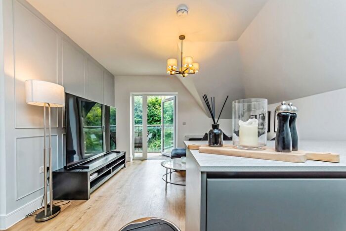 3 Bedroom Flat For Sale In Croham Valley Road, South Croydon, Surrey, CR2