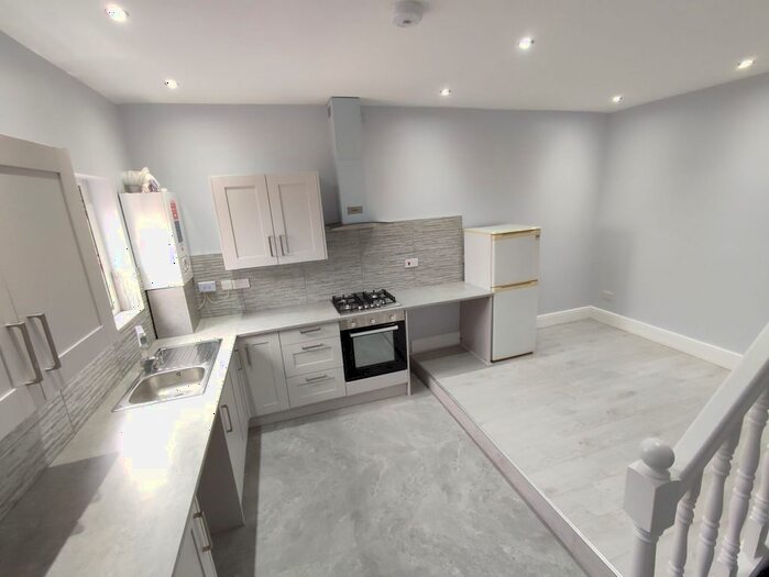 2 Bedroom Flat To Rent In Bordesley Green, Birmingham, West Midlands, B9