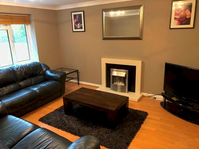 1 Bedroom Flat To Rent In Ronald Court, Oakwood Road, Bricket Wood, St. Albans, Hertfordshire, AL2