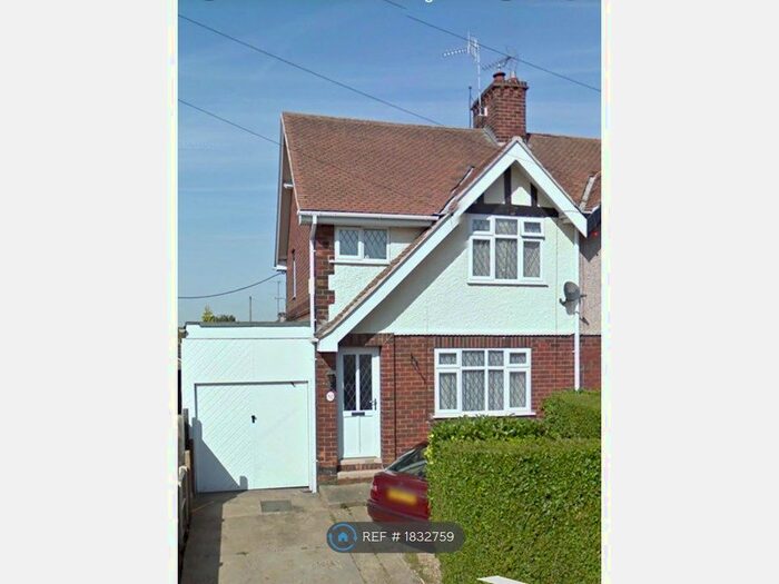 3 Bedroom Semi-Detached House To Rent In Houfton, Chesterfield, S44