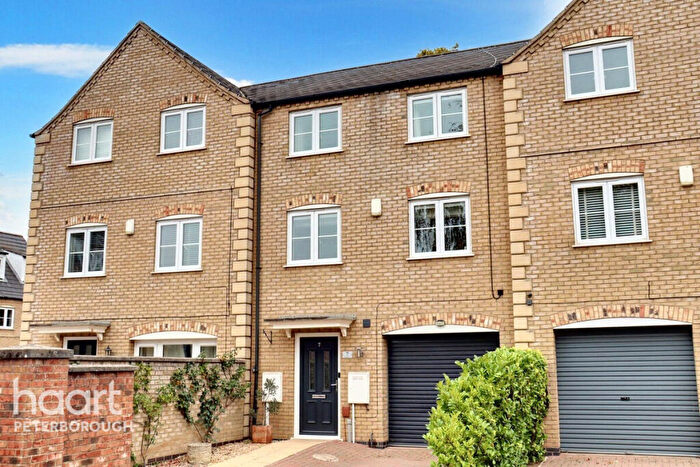 4 Bedroom Town House For Sale In Oak Square, Crowland, PE6