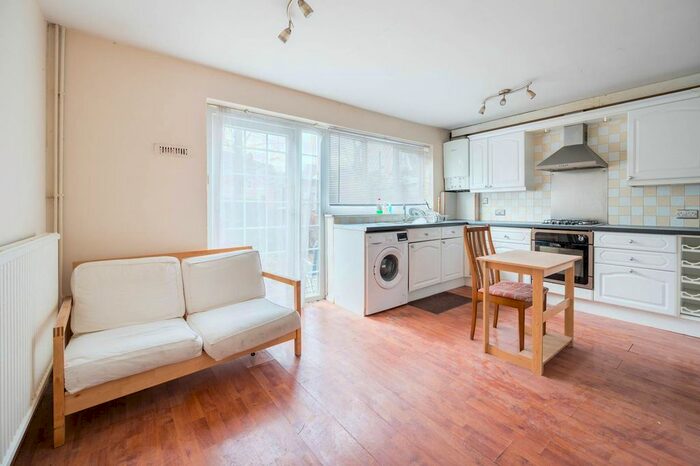3 Bedroom Property To Rent In Cade House, Tulse Hill, London SW2